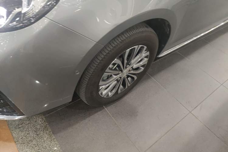 Used Buick GL8 2023 Land Executive Class Deluxe Model
