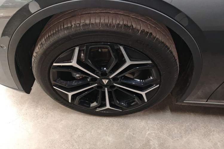 Used  L07 2024 230Max Qiankun Intelligent Driving ADS SE Range-Extended Version
