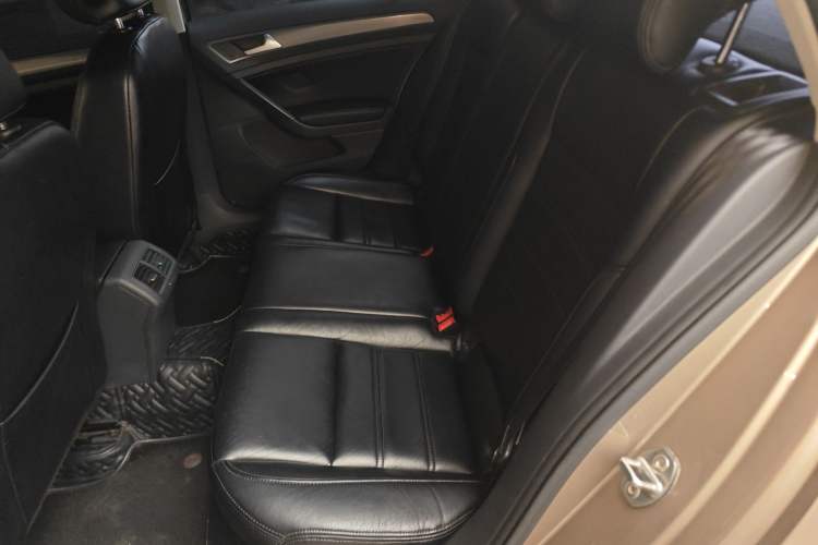 Used Volkswagen Golf 2016 1.6L Automatic Fashion Model