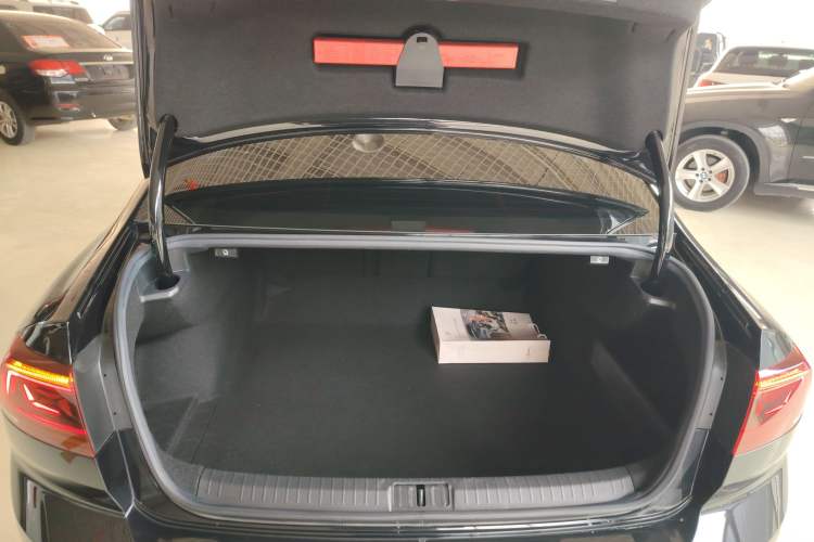 Used Volkswagen Magotan 2023 2 Million Units Commemorative Edition 330TSI DSG Luxury Version
