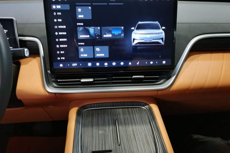 Used  eπ008 2025 210Max Range-Extended Version 5 Seats