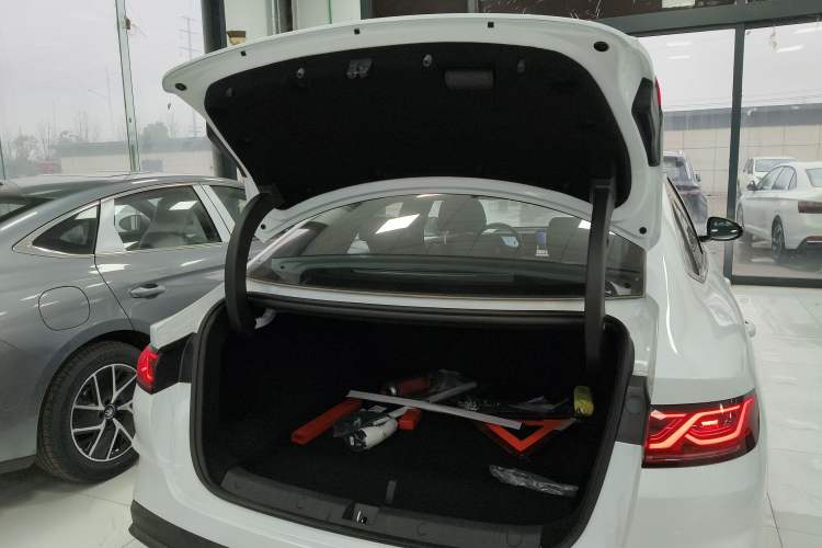 Used BYD Qin L 2025 DM-i Smart Drive 120KM Leading Model