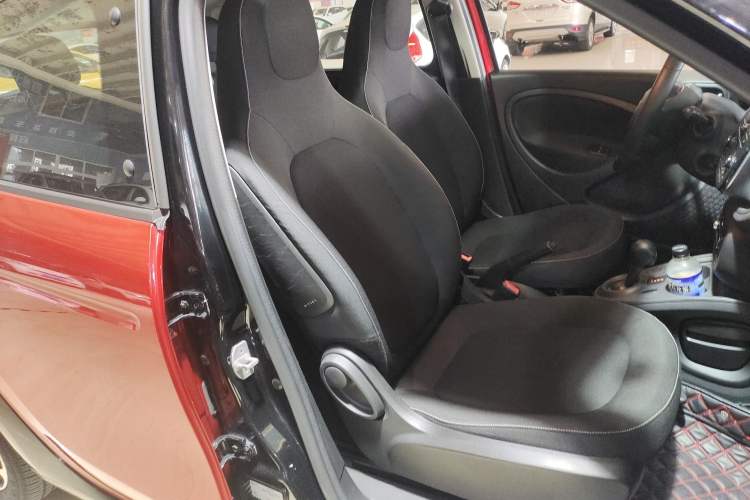 Used  forfour 2016 1.0L 52 kW Passion Edition
