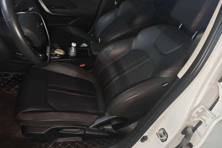 Used Dongfeng Aeolus Yixuan 2020 230T Automatic Dazzle Track Edition
