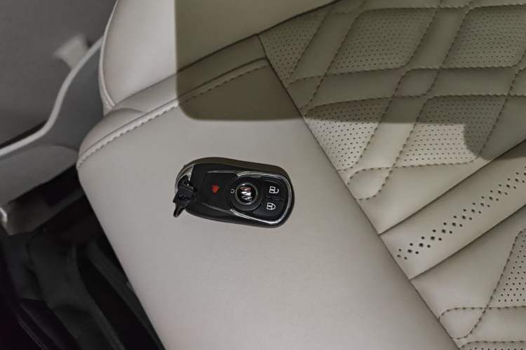 Used Buick GL8 2020 ES Land Cruiser 653T Comfort Edition
