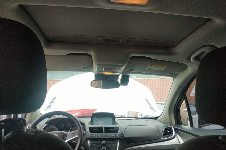 Used Buick Encore 2015 1.4T Automatic Two-Wheel Drive Urban Elite Version
