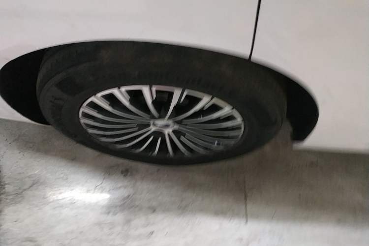 Used Denza D9 2022 DM-i 1040 Prestige Model