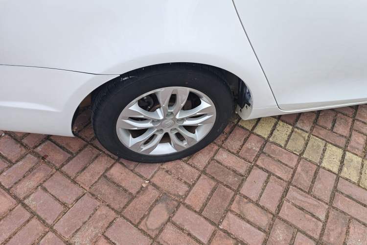 Used Geely Auto Emgrand 2014 Sedan 1.5L CVT Elite Model
