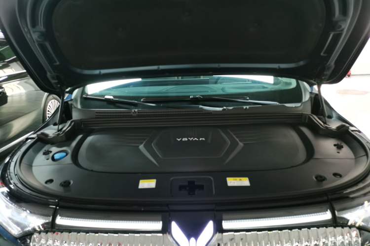 Used VOYAH Dream 2025 PHEV Four-Wheel Drive Prestige Kunpeng Edition
