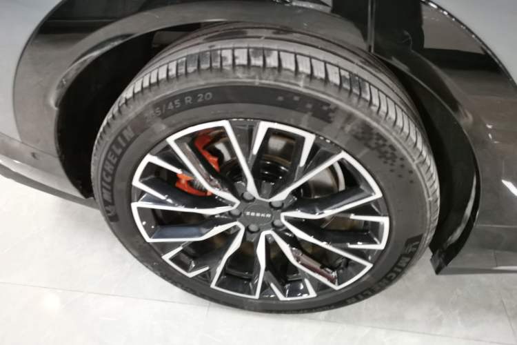 Used Zeekr 7X 2025 100 kWh Long-Range Rear-Wheel Drive with Intelligent Driving Features