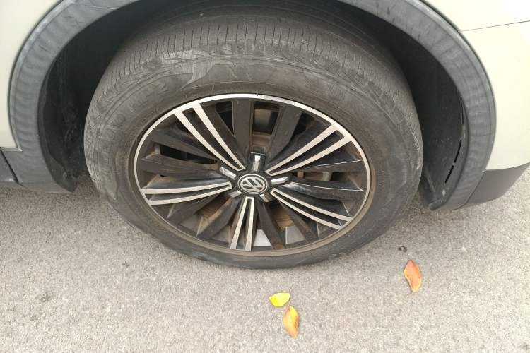 Used Volkswagen Tiguan L 2019 Updated Version 330TSI Automatic Two-Wheel Drive Panoramic Comfort Edition China VI Standard
