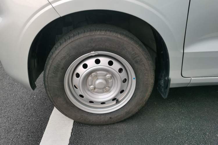 Used Wuling Hongguang V 2021 1.5L Jingqu Edition Enclosed-Window Vehicle LAR
